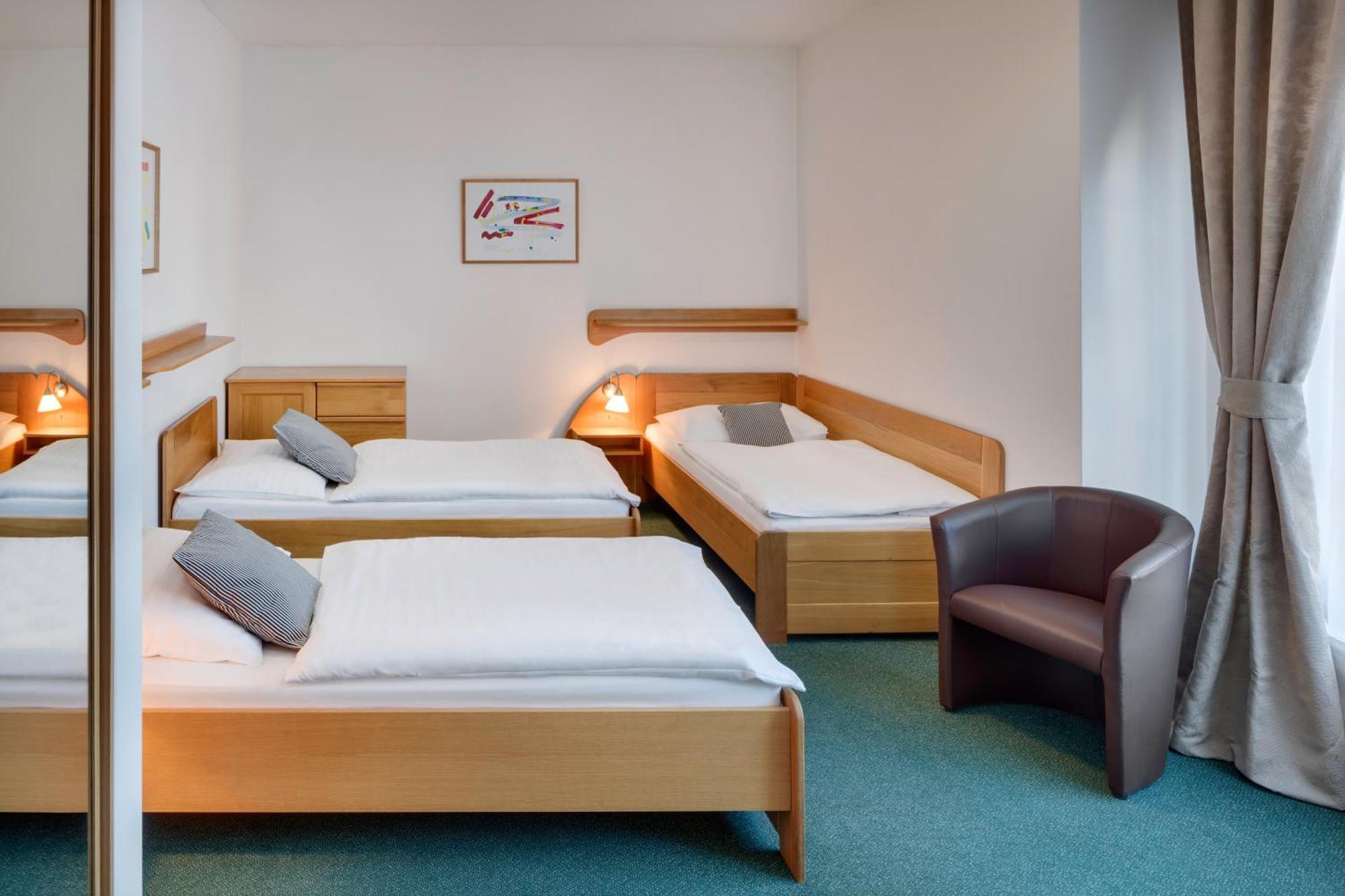 Triple Room 3 single beds